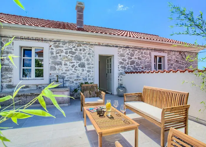 بيت للعطل Plivov *